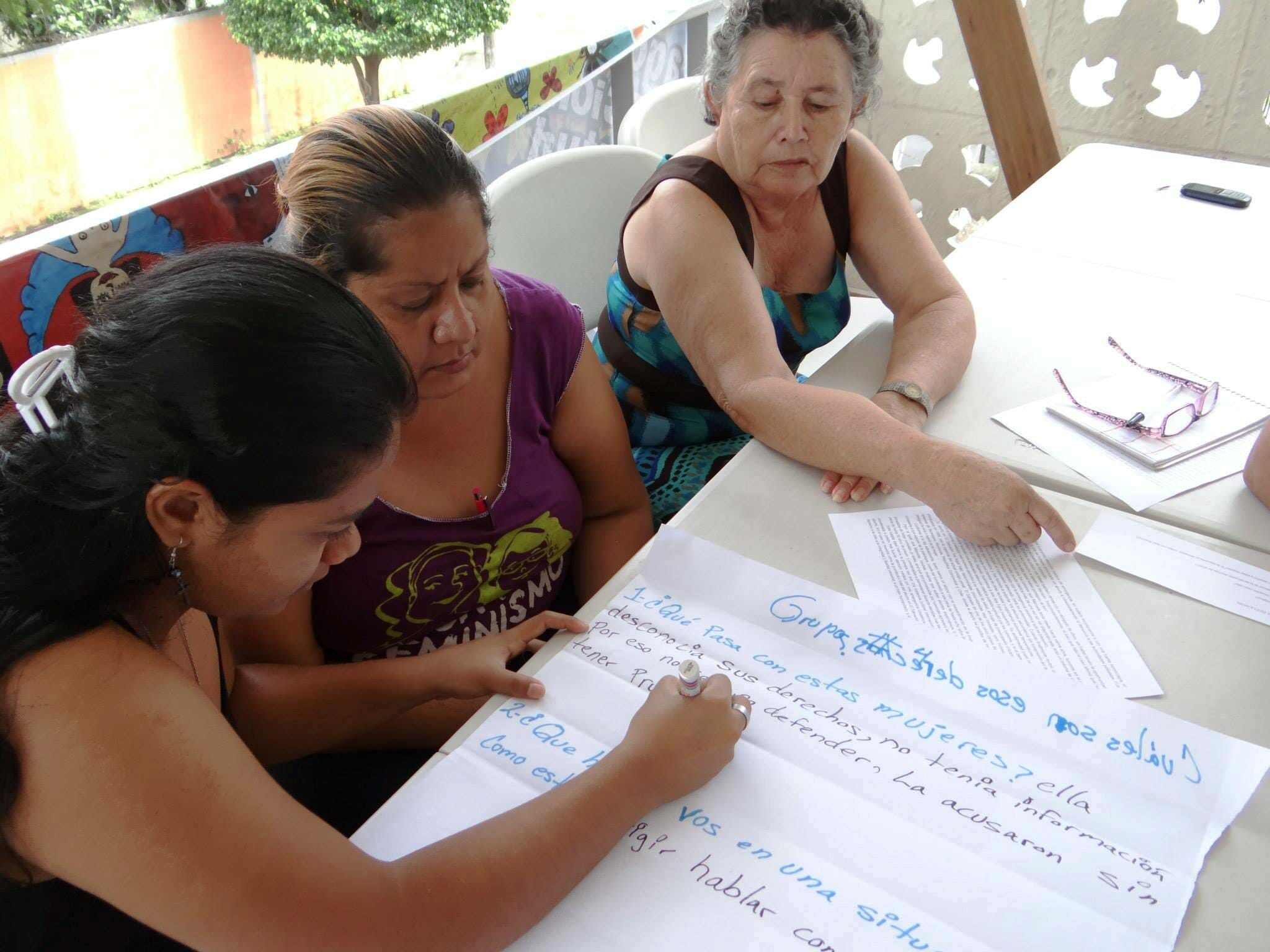 FORMACIÓN SOBRE DESPENALIZACIÓN DEL ABORTO CON MUJERES LIDERESAS DEL ÁREA DE S.S. – 2013